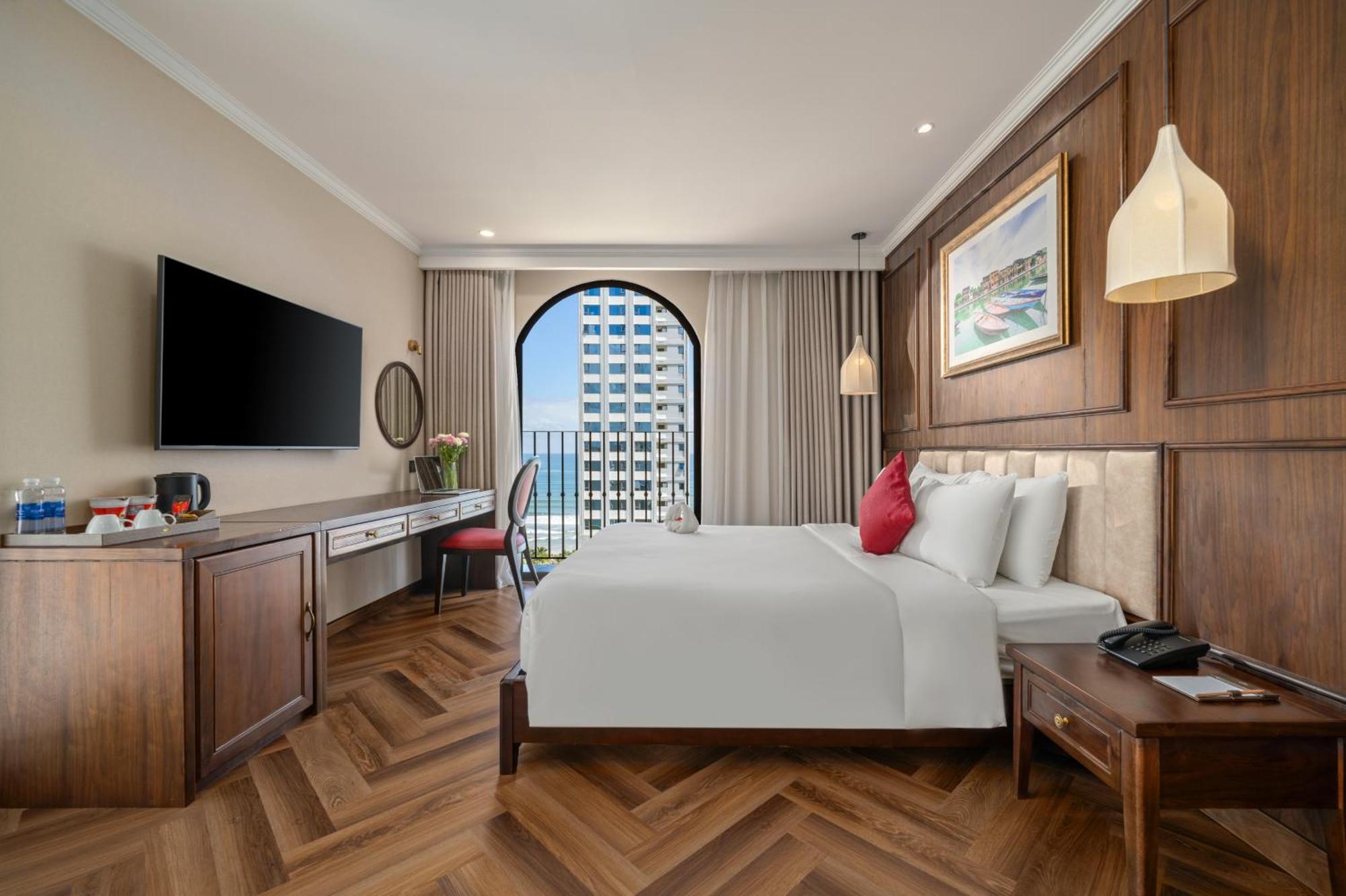 Golden Lotus Luxury - Complimentary Daily Afternoon Tea 4*