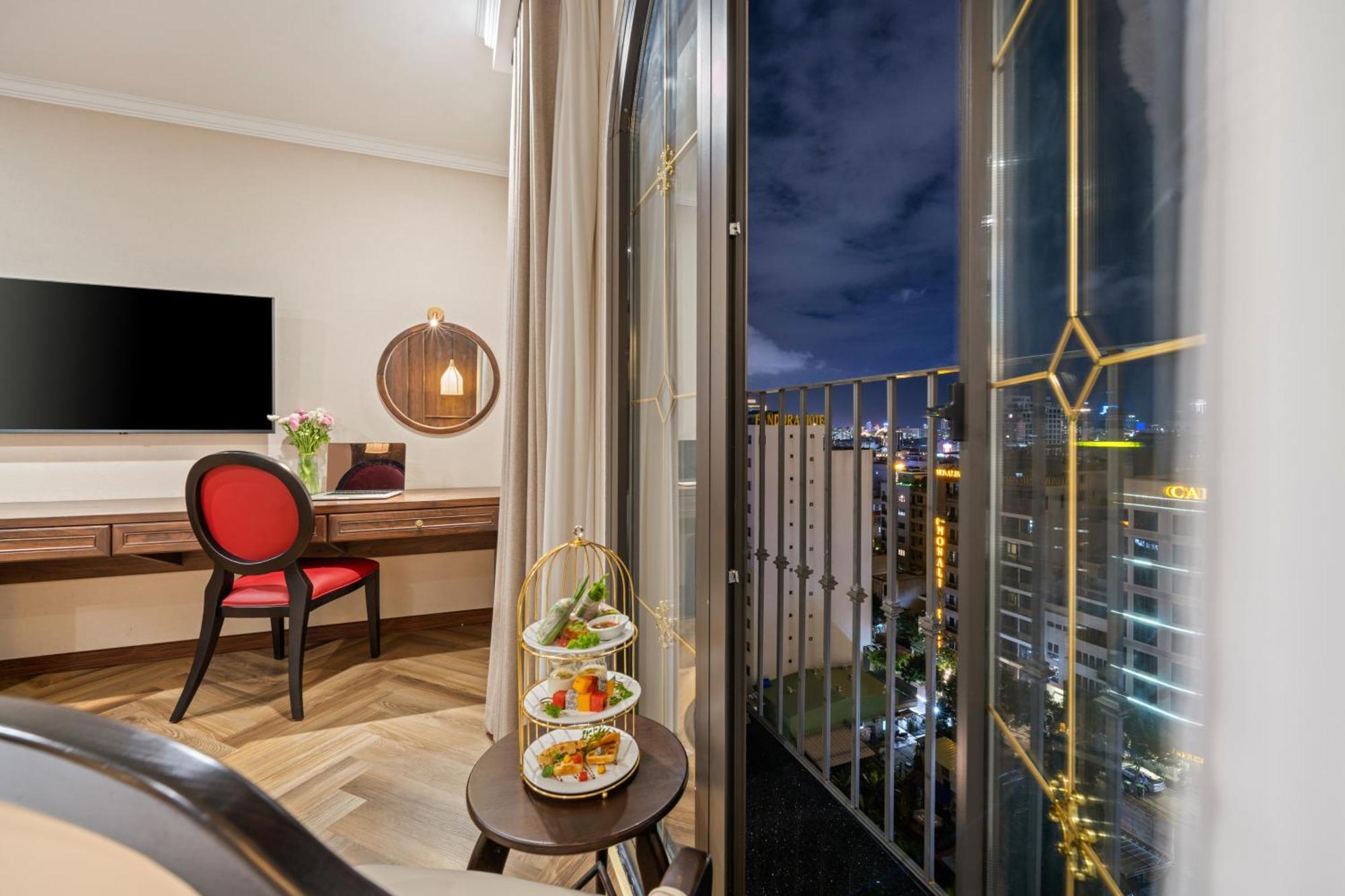 Golden Lotus Luxury - Complimentary Daily Afternoon Tea