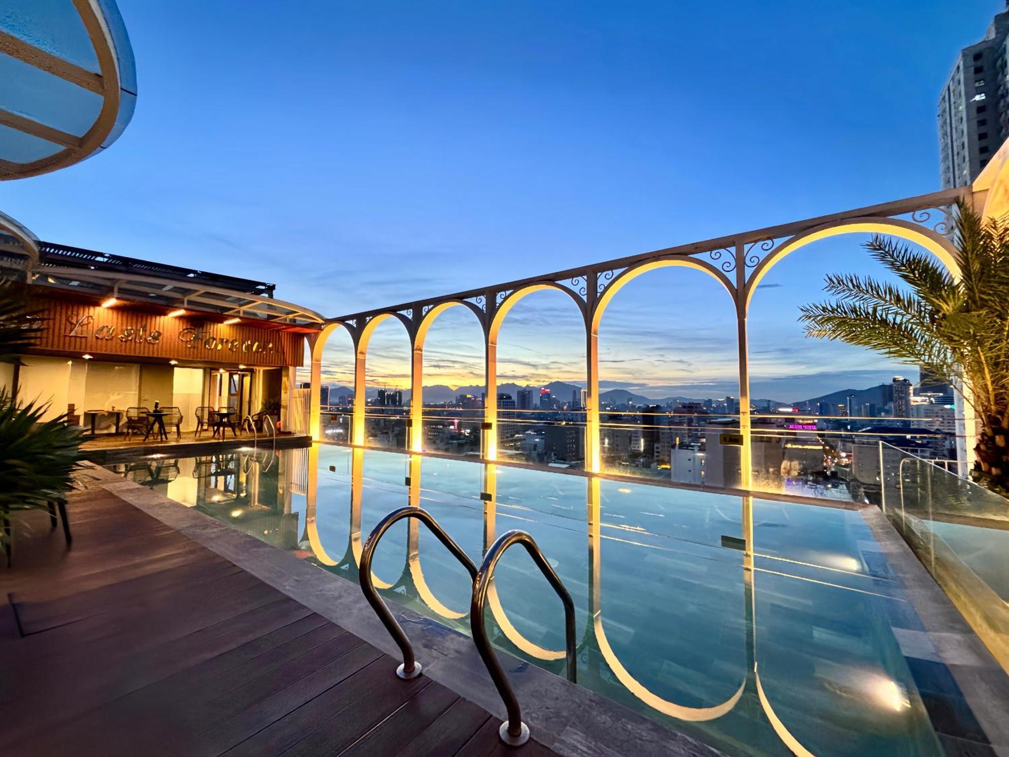 Hotel Golden Lotus Luxury - Complimentary Daily Afternoon Tea 4*